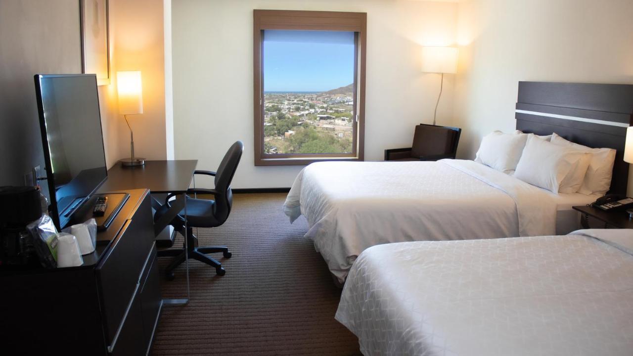 Holiday Inn Express Guaymas By Ihg Esterno foto A typical room at the Hilton Garden Inn in Albuquerque, New Mexico