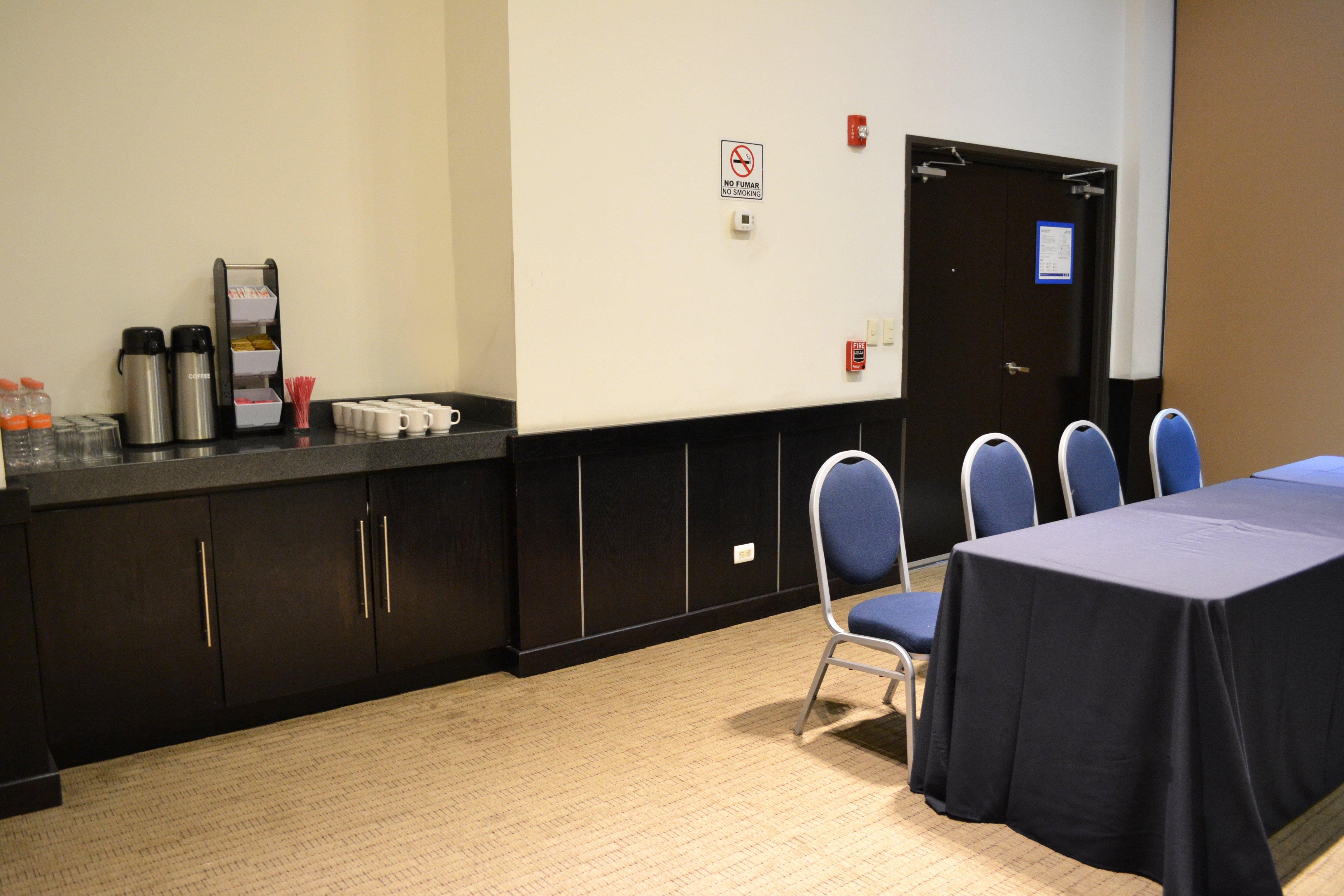 Holiday Inn Express Guaymas By Ihg Esterno foto A typical break room