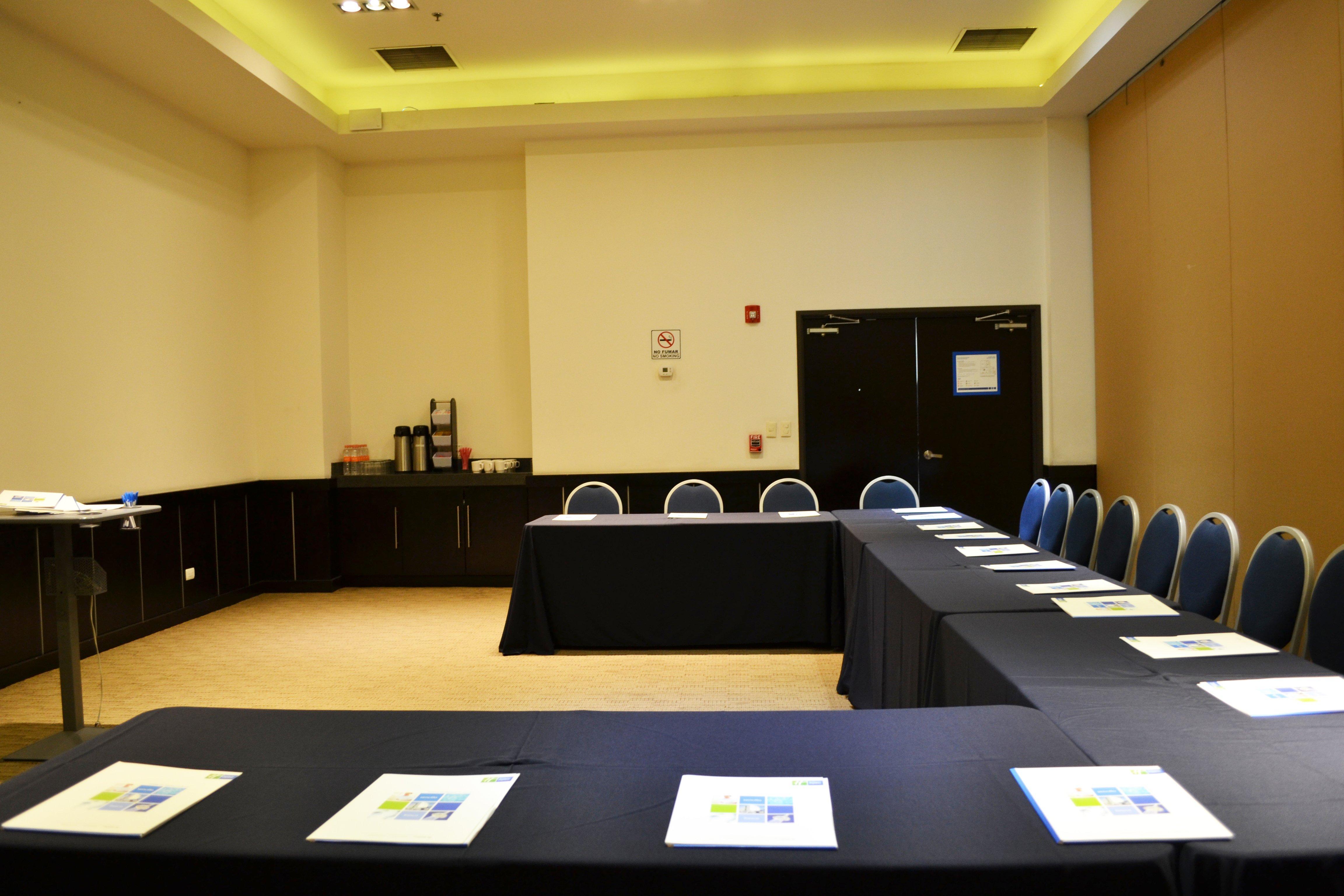Holiday Inn Express Guaymas By Ihg Esterno foto A meeting room at the hotel