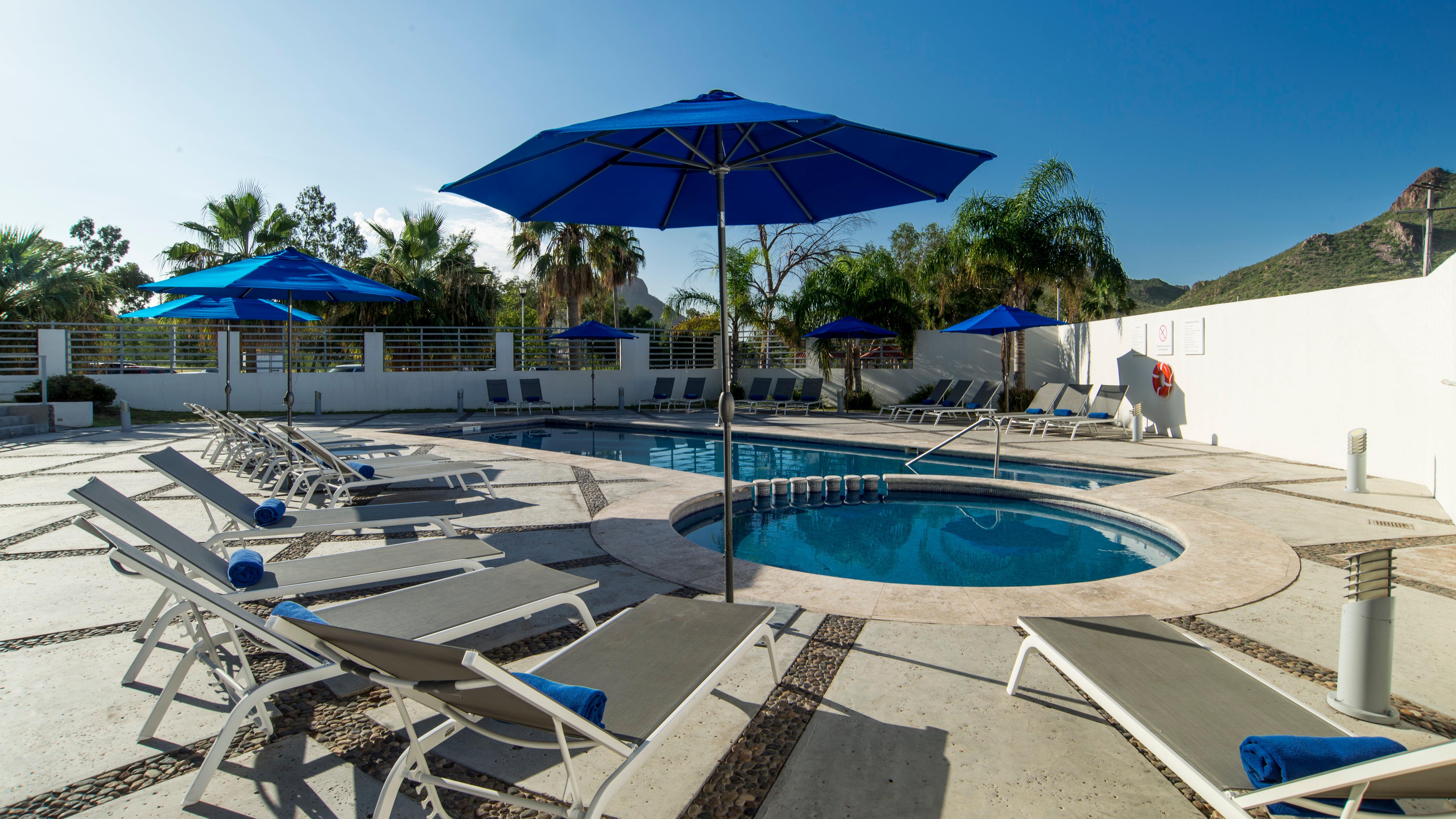 Holiday Inn Express Guaymas By Ihg Esterno foto Hotel's pool