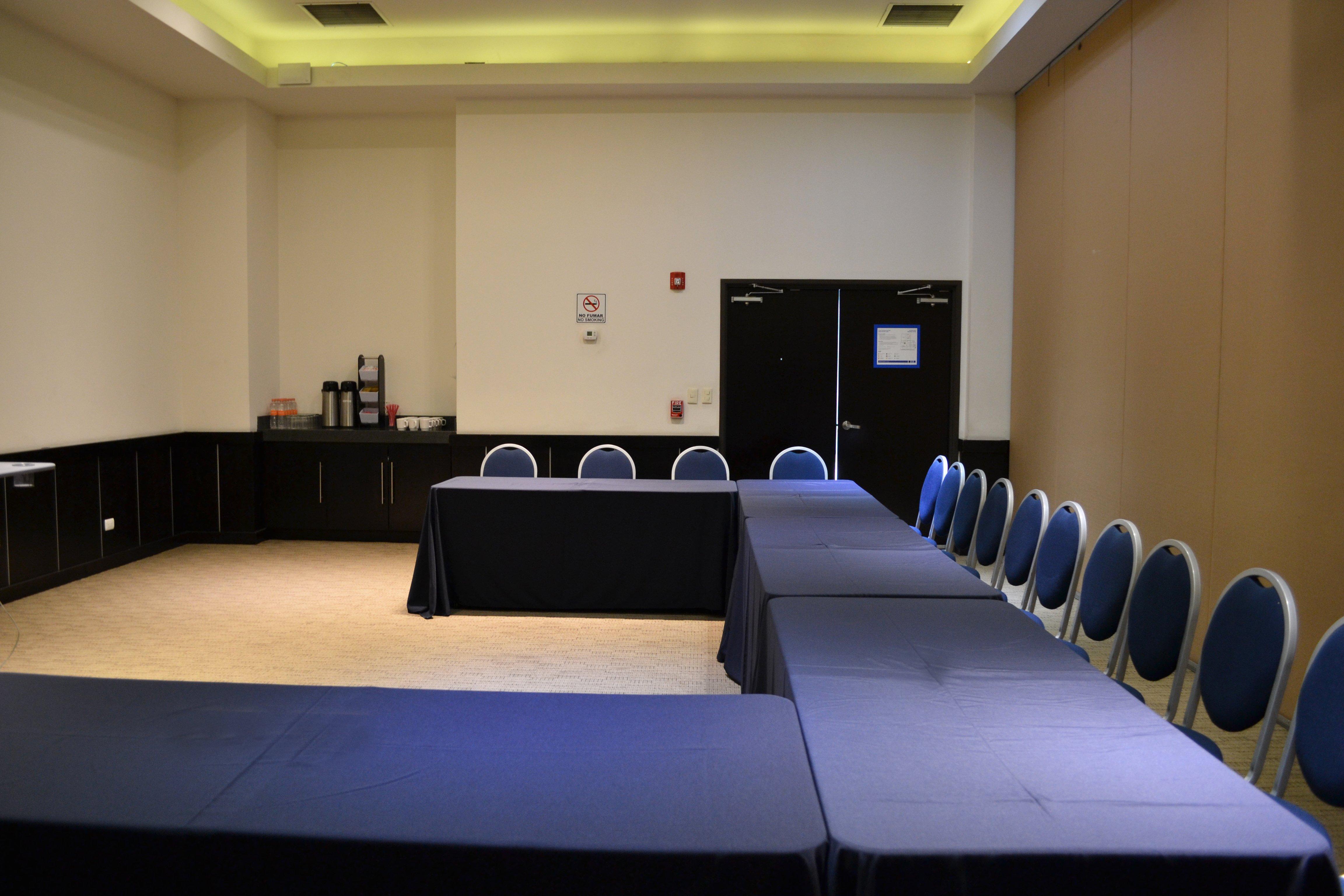 Holiday Inn Express Guaymas By Ihg Esterno foto A meeting room at the hotel