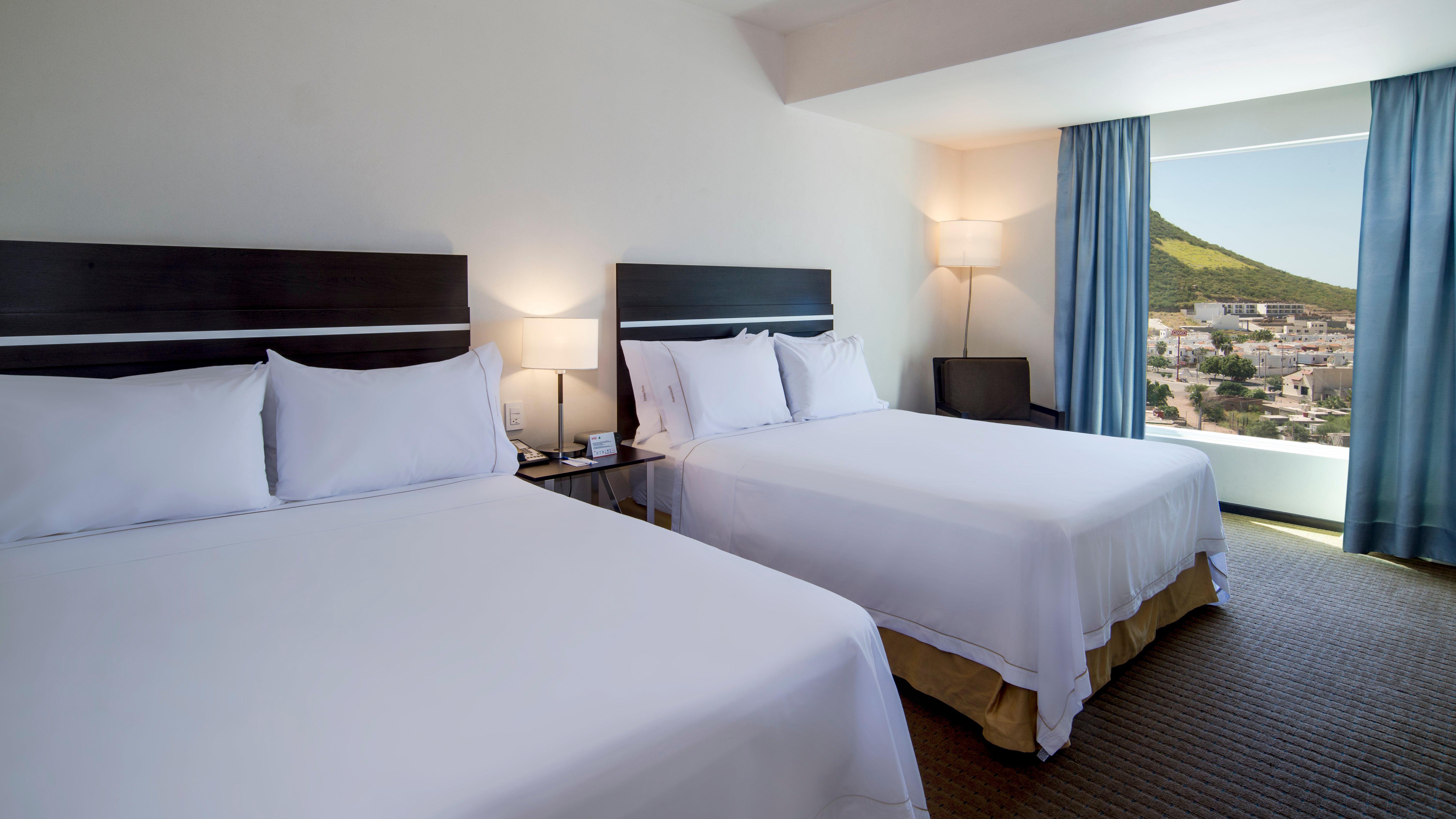 Holiday Inn Express Guaymas By Ihg Esterno foto A typical guest room at the Hilton San Diego Bayfront
