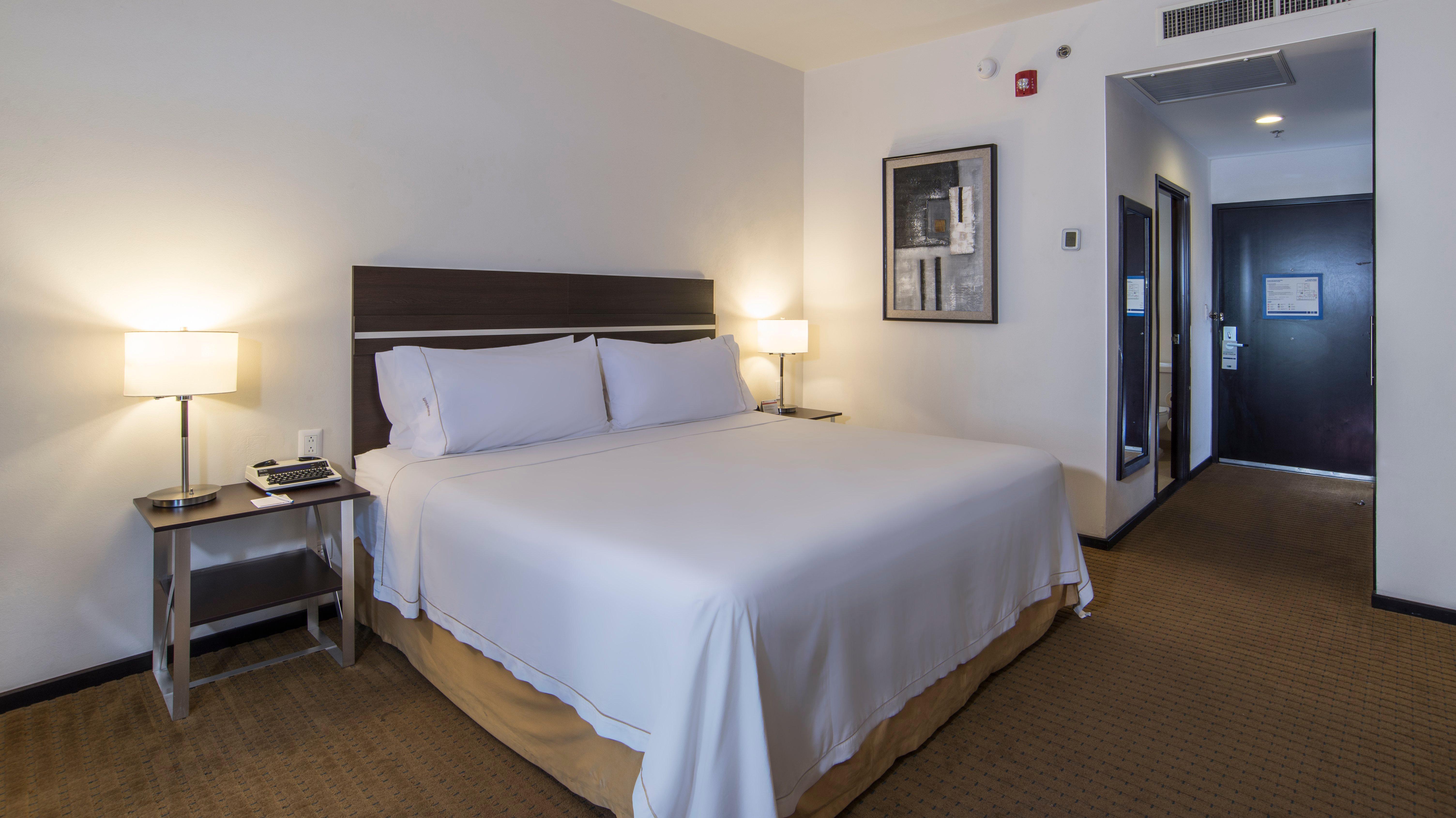 Holiday Inn Express Guaymas By Ihg Esterno foto A room at the Hilton Garden Inn in San Francisco