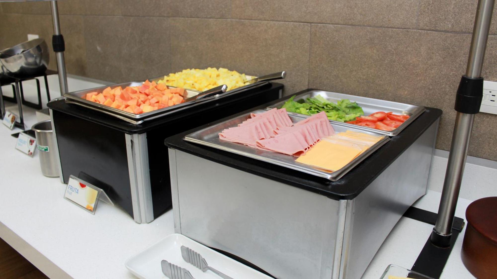 Holiday Inn Express Guaymas By Ihg Esterno foto A chafing dish